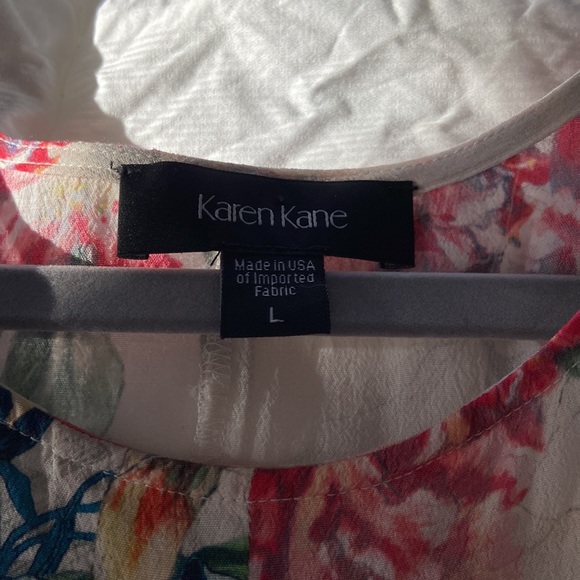 Beautiful Karen Kane summery top - size large. - Picture 2 of 3
